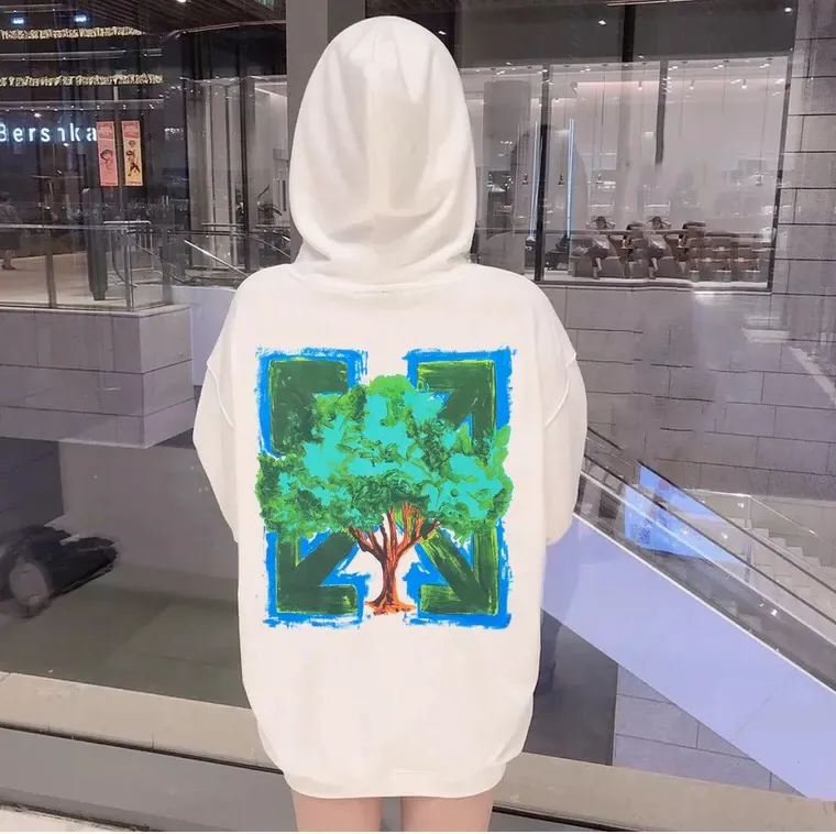 ♻️💯Upper body reference model picture❤️22SS top tested version environmentally friendly series OFFWHITE OW world environmentally friendly green tree graffiti pure cotton loose unisex round neck sweatshirt I won’t introduce the other ones here, just get to the point. This printed tree is different from the short-sleeved ones. The leaf shape part of the printing is replaced by embroidery. This cannot be seen from the picture level (you will definitely make a mistake when you look at the picture). Many versions on the market directly look at the picture and make the pattern, without worrying about this detail.  The fabric is made of 480g fish scale terry cotton fabric, and the hem is slit. This is the key detail.  The white front chest is the new slogan of the trumpet, and the back is also different. They are all framed by the classic and iconic large warning arrows. The black arrows are lake green, with a few white water-like patterns added; the white ones are sky blue arrows, with a big tree inside with branches and leaves filling the entire pattern. Both pieces are interpretations of traditional retro hand-painted graffiti painting techniques, which fully embody the natural and environmentally friendly atmosphere.  Color: White Size: XS-L P:410